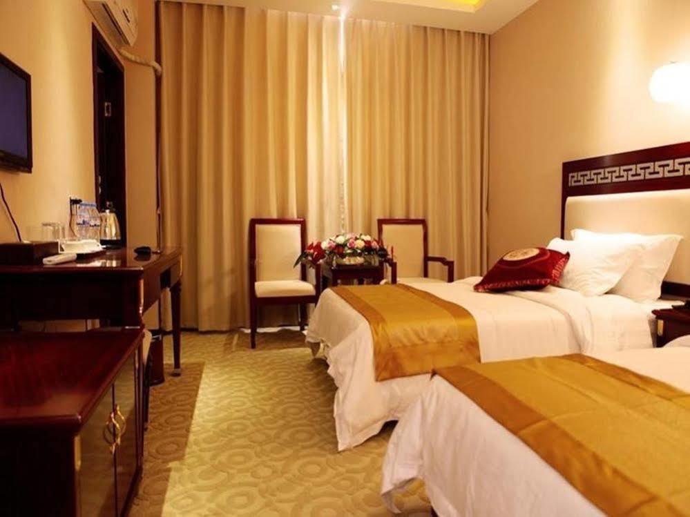 Landmark Hotel Кунмин Екстериор снимка