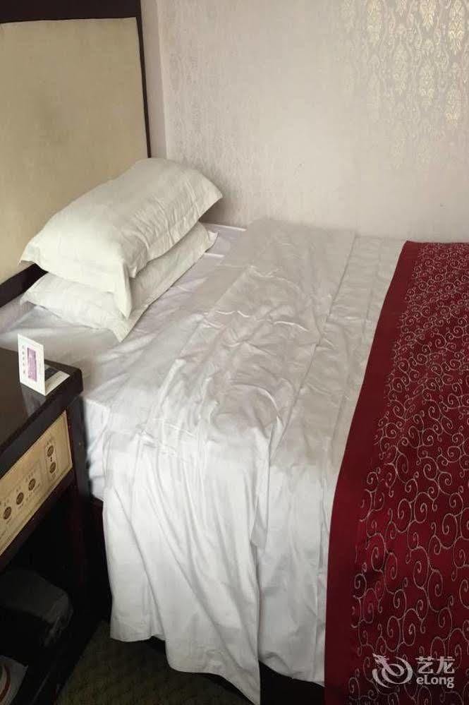 Landmark Hotel Кунмин Екстериор снимка