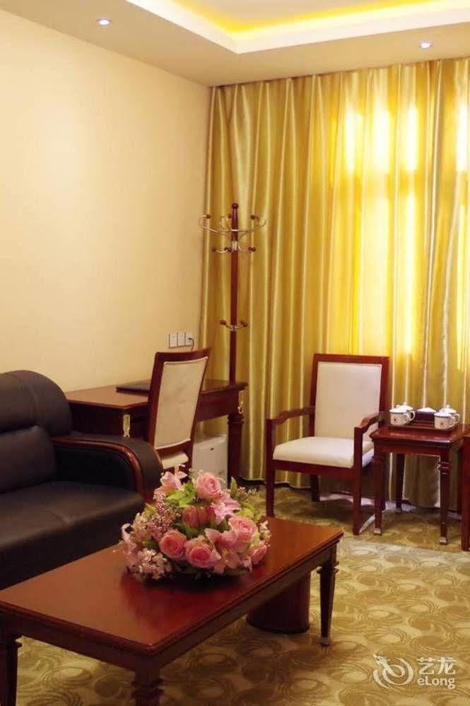 Landmark Hotel Кунмин Екстериор снимка