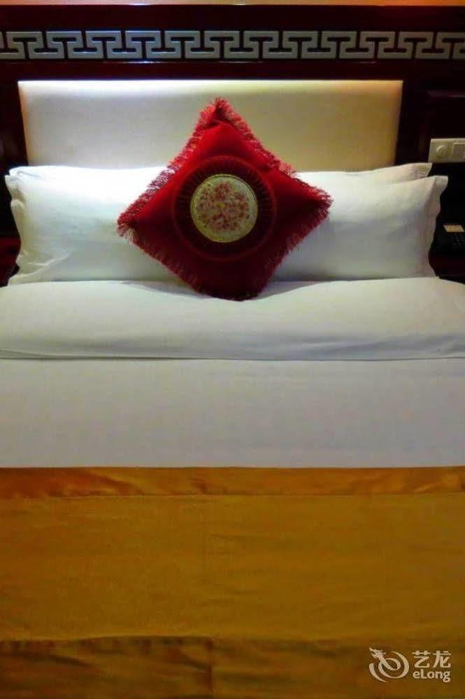Landmark Hotel Кунмин Екстериор снимка