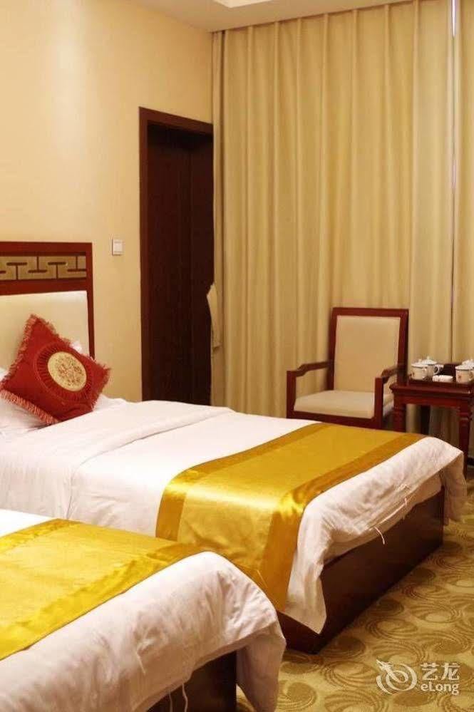 Landmark Hotel Кунмин Екстериор снимка