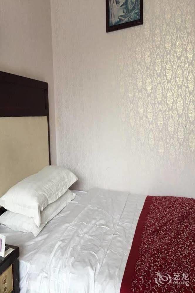 Landmark Hotel Кунмин Екстериор снимка