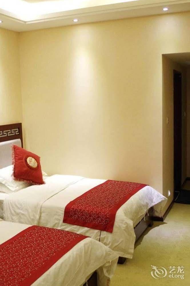 Landmark Hotel Кунмин Екстериор снимка
