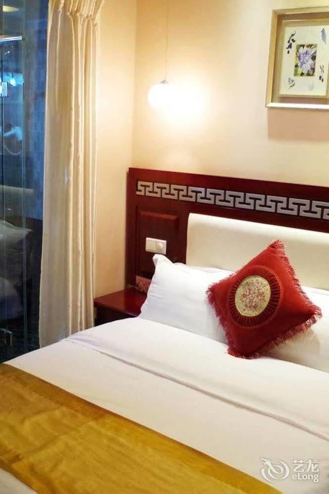 Landmark Hotel Кунмин Екстериор снимка