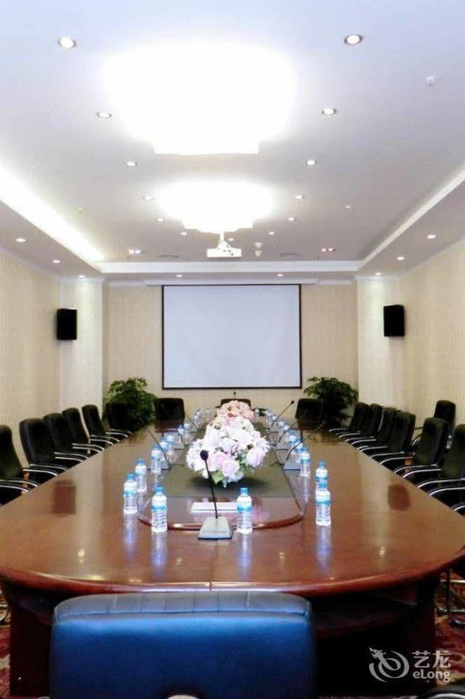 Landmark Hotel Кунмин Екстериор снимка
